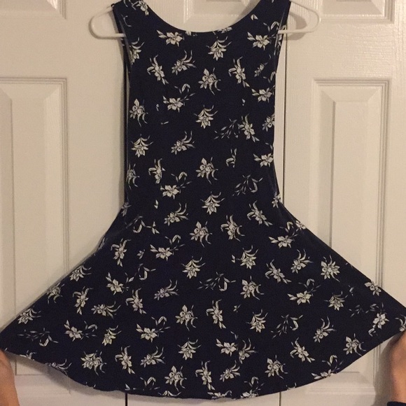 Blue and white floral dress🌺 - Picture 2 of 4